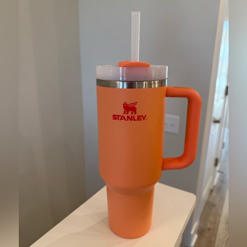 Stanley The Quencher H2.0 FlowState Nectarine Tumbler 40oz - Picture 2 of 2